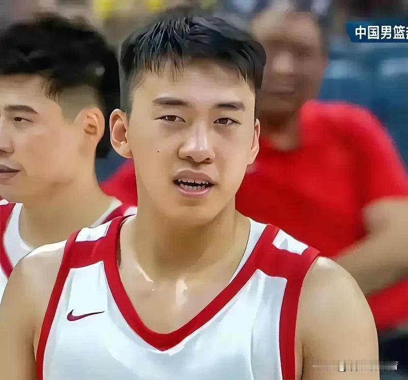 亚洲杯八强战中国男篮对阵韩国队，建议郭士强放弃余嘉豪这个高点，五号位可以用王俊杰