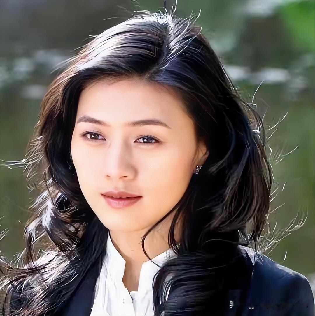 大家还记得这个女演员吗？其实她年轻的时候长得挺漂亮的，颜值比左小青高，气质也挺好