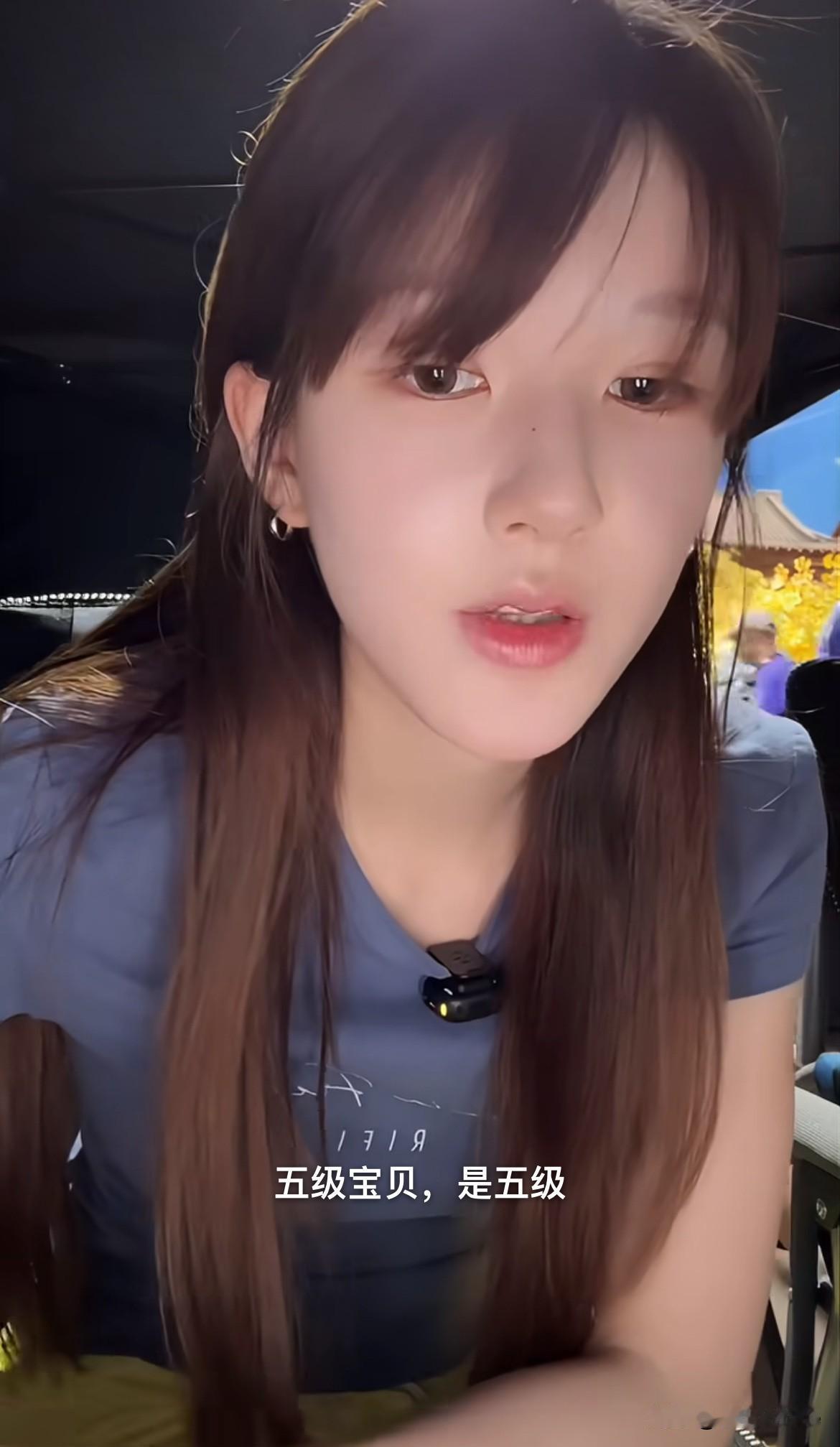 8月22日，赵露思直播自曝新剧只有5集！跟网友解释原因，她只能拿出拍5集的钱，