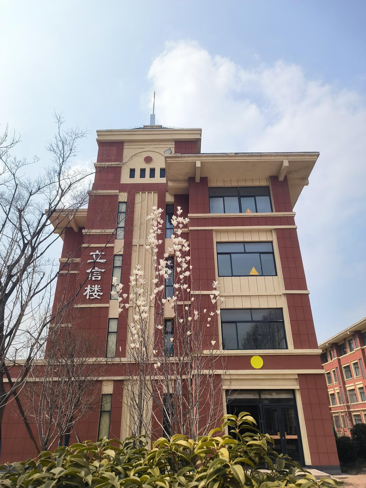 教师接到投诉，先不要生气，也不要郁闷，也不要讲什么师道尊严，先问一问自己做的对不