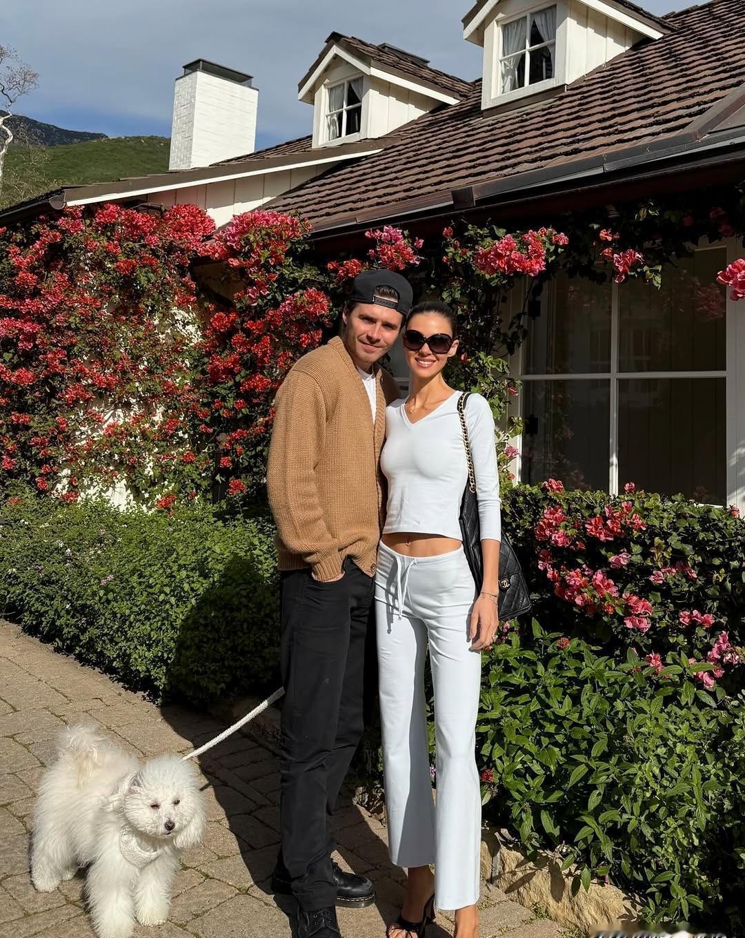 贝克汉姆长子的“静默核爆”，撕开了豪门最后的遮羞布：婚礼上被亲妈维多利亚抢走第一