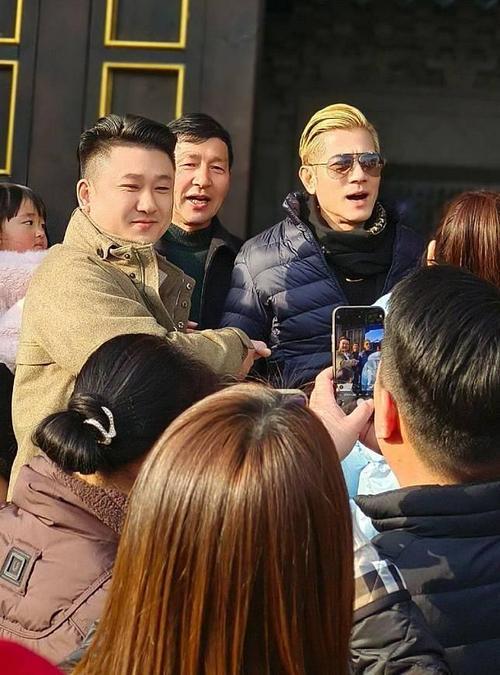 连续八年，每年春节准时出现在安徽农村。郭富城这事，真挺让人服气的。我先说三个