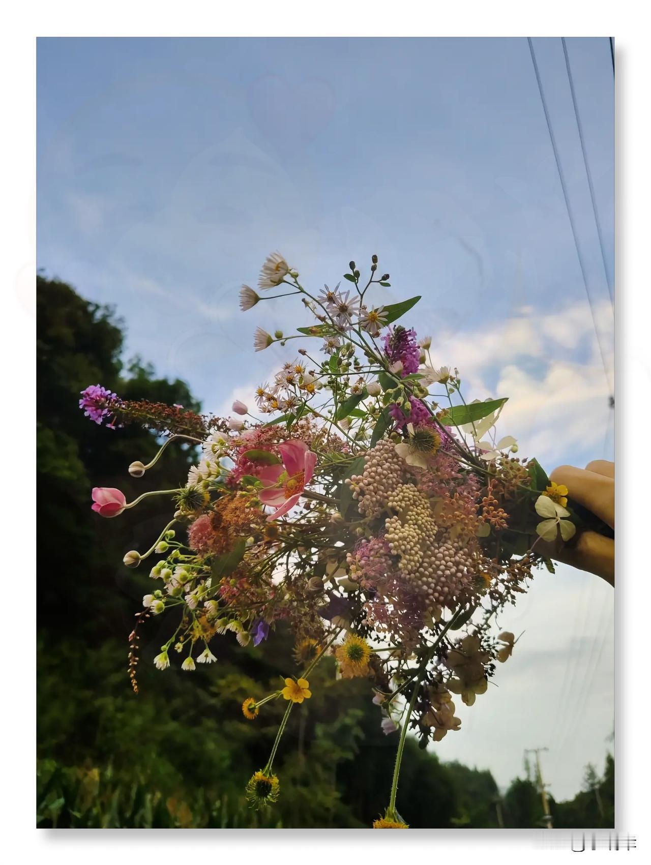 一定要存钱我妈今年54岁了有了8万的存款我妈每月退休金就2500，不算