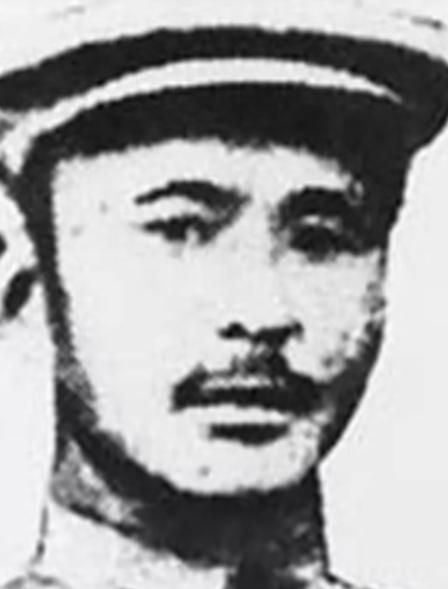 1932年，一个地主婆变卖了所有家产，支持儿子抗日，儿子拿到钱后瞬间失联。几年后