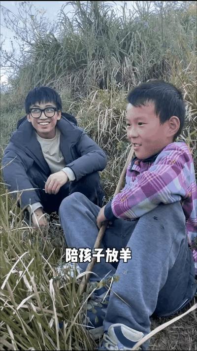 泪目！湖北十堰，23岁男子，没有一分工资在小学支教3年，他经常会将捏着钱