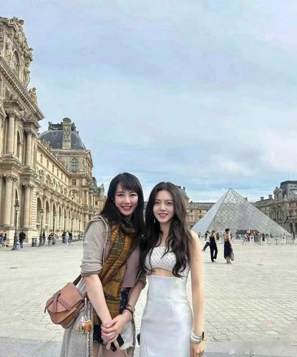 赵今麦长得确实很一般🤔，身边的朋友比她更漂亮