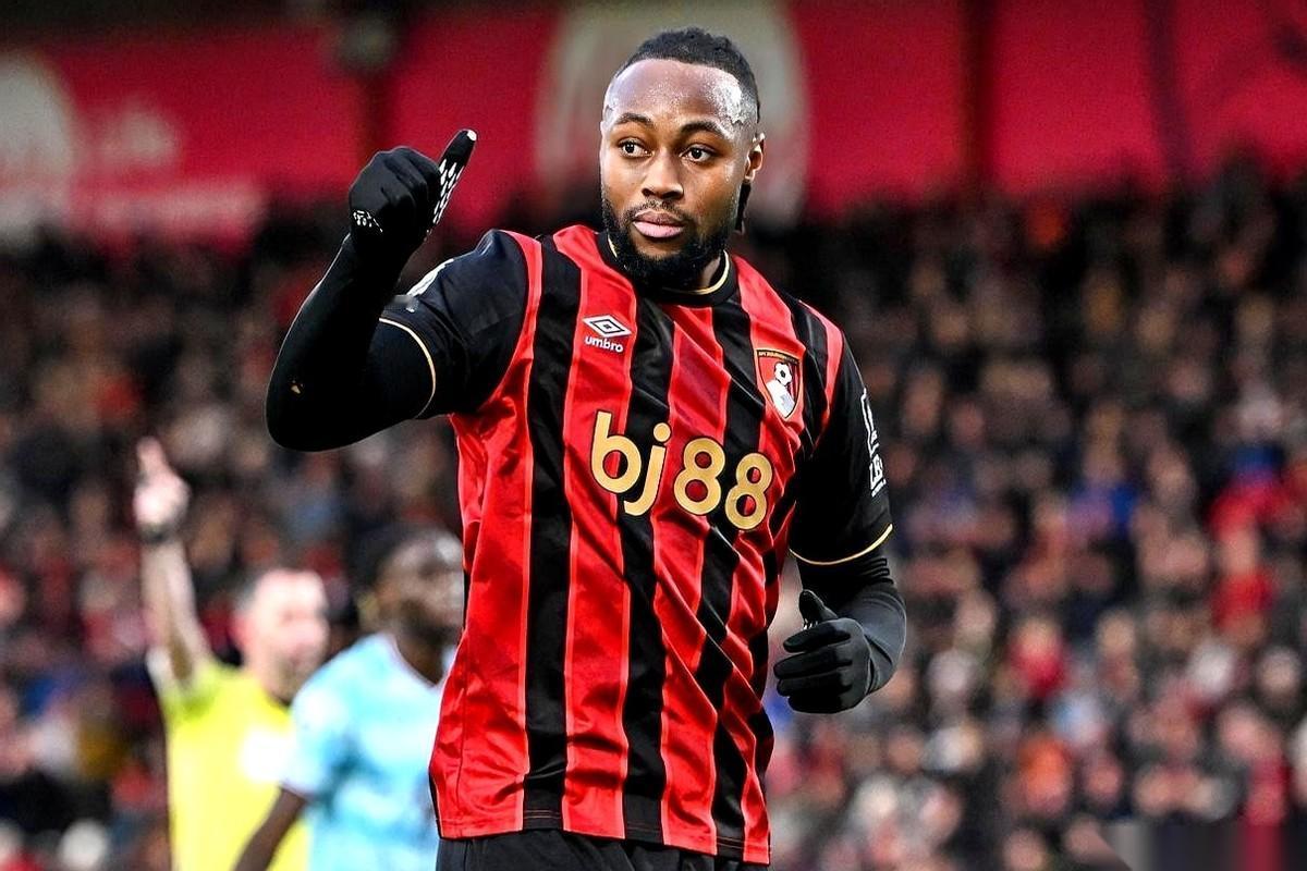 英超的钱，已经不是钱了。曼城抬手就扔出7380万欧元，对着伯恩茅斯直接砸了下去