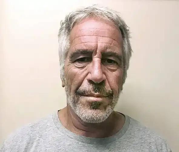 特朗普表态不赦免马克斯韦尔：爱泼斯坦案余波再起。参考消息网7月26日报道据路