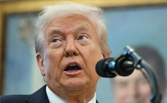 毛主席早就说过：美国是只纸老虎，一戳就穿。这次扣押中国货轮的同时，却放走了俄罗斯