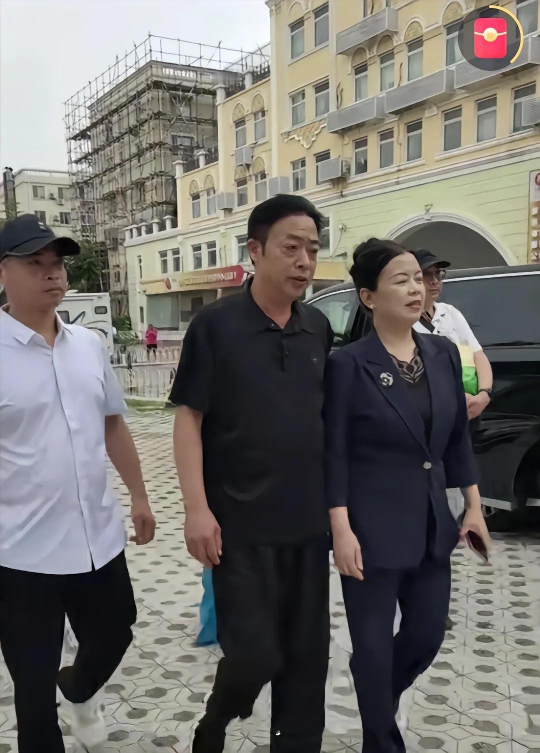这一幕真的太戳人！二八案件这波反转谁能想到？许敏那边突然接到电话，原定的会议硬生