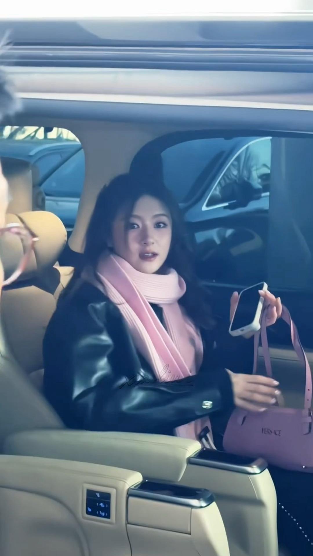 央视马年春晚第三次联排李兰迪春晚带妆联排，好粉嫩美萌的小公主🥰