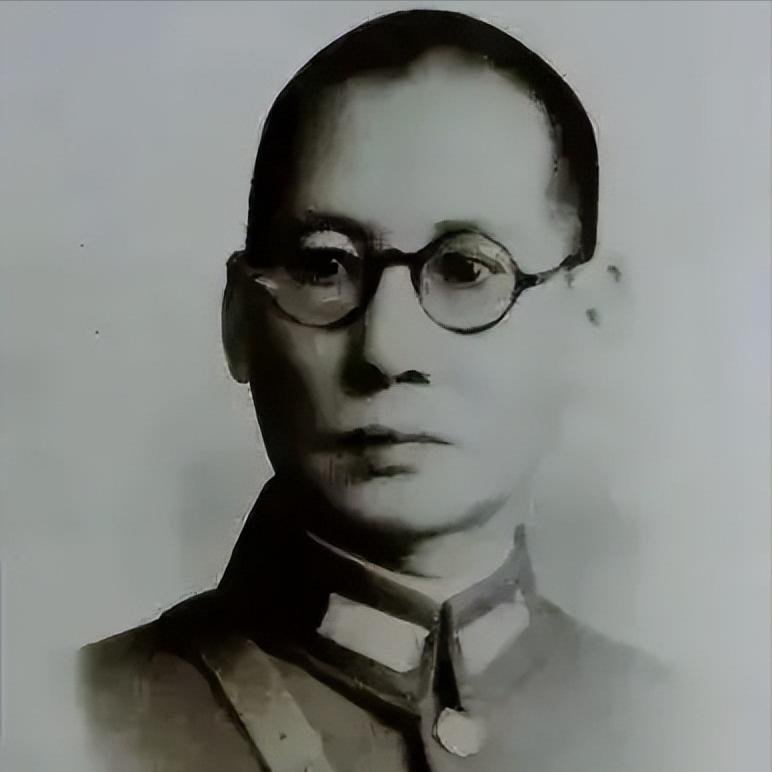 龙云遇袭受伤后，被仇敌王洁修关入一个特制的铁笼囚禁近两月，受尽折磨。龙云脱险后，