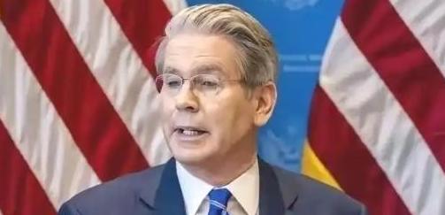 美国财长贝森特公开声称：世界没法承受，一个贸易顺差达到，一万亿美元的中国！中国想