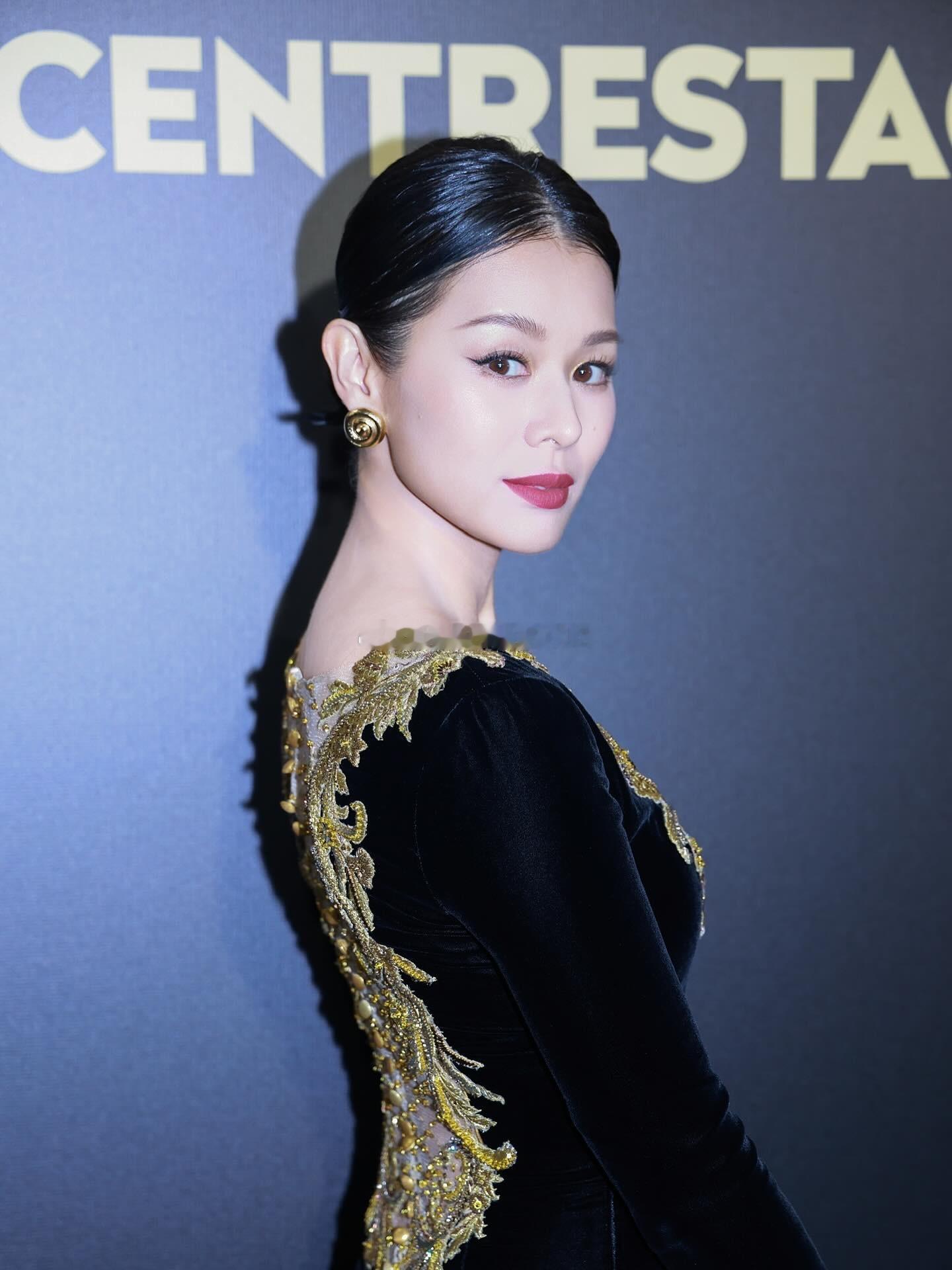 胡杏儿po靓相✨​​​