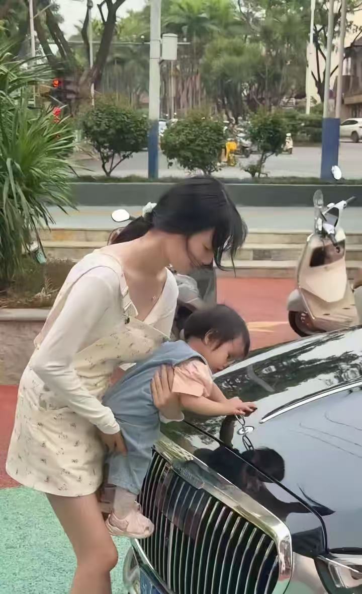 这孩子长大了应该没烦恼吧