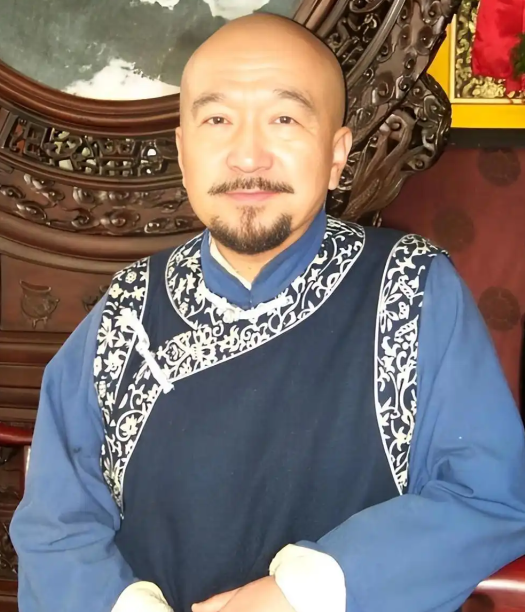 当年，张国立拉着王刚去找李保田说：“咱们三个组团拍戏，肯定火。”李保田却摆摆手：
