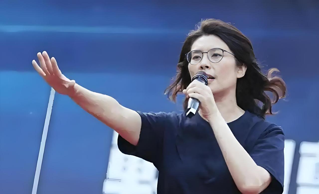 这份12万人参与的网络民调太震撼，郑丽文继续遥遥领先，比罗智强高出2倍多，党内大