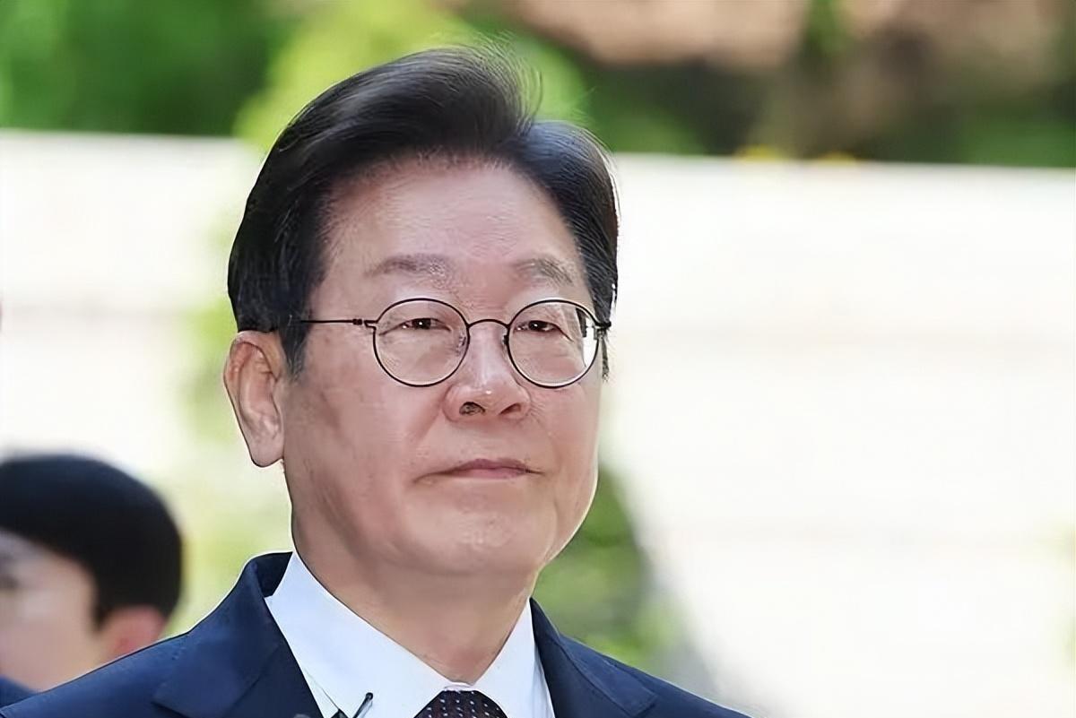 尹锡悦天塌了，本以为可以通过支持国民力量党金文洙获得大选胜利而翻身，但没想到李在