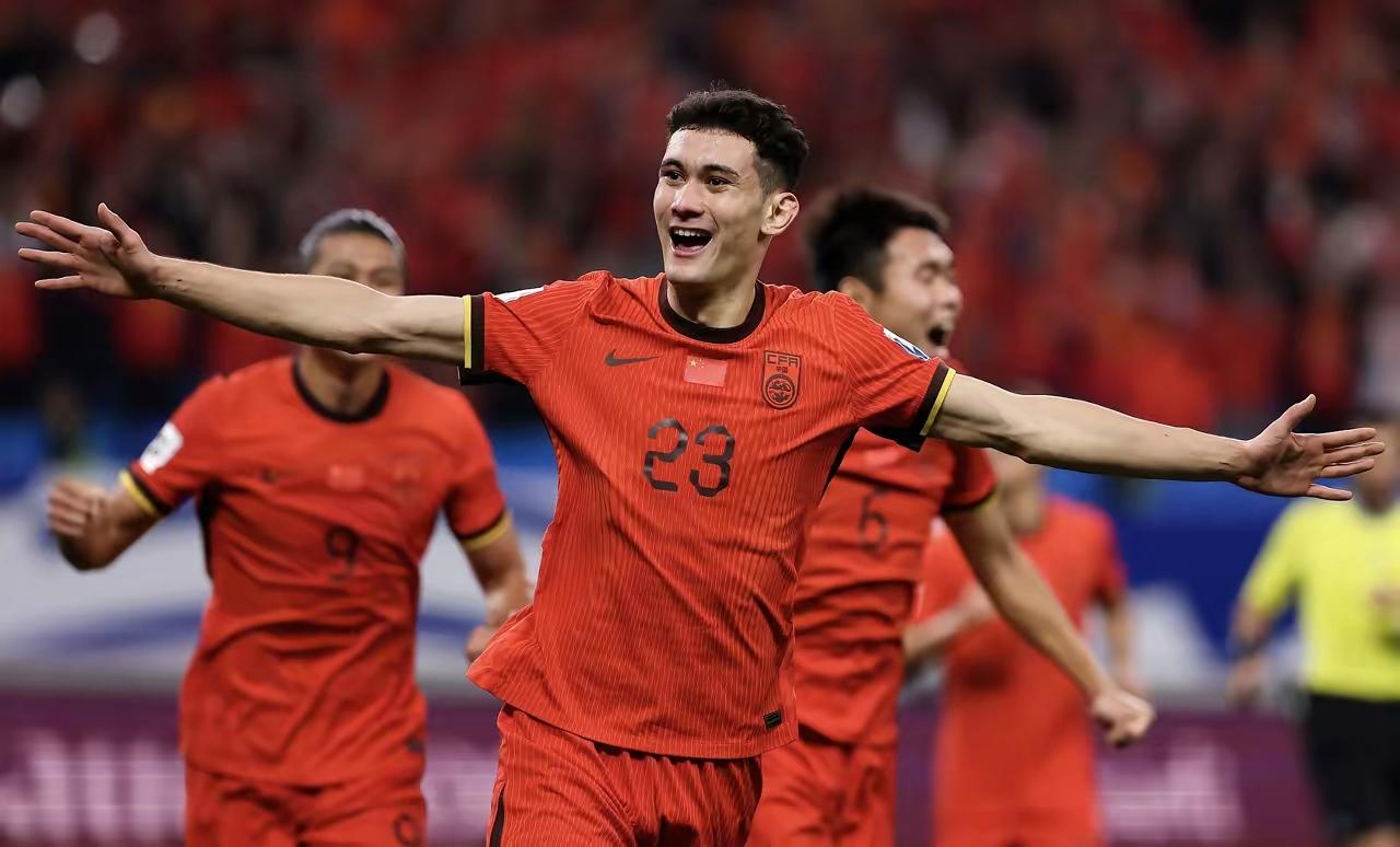 在俱乐部不会进球，到了国家队就会进球，深圳新鹏程才是为国养士。熊猫杯第二场，u