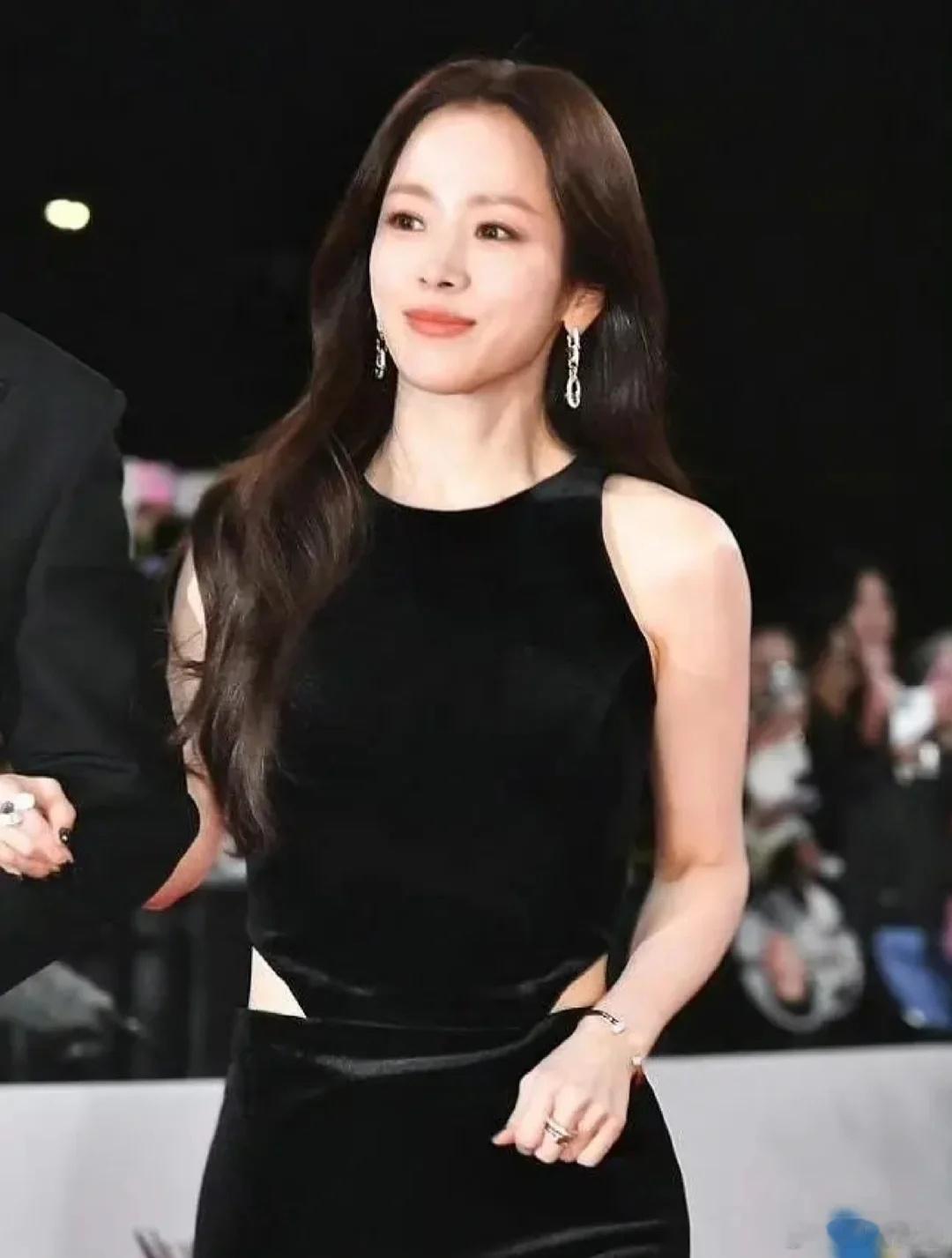 25年韩国青龙奖现场最佳女配角奖：朴智贤《隐藏的面孔》最佳男配角奖：李星民《无