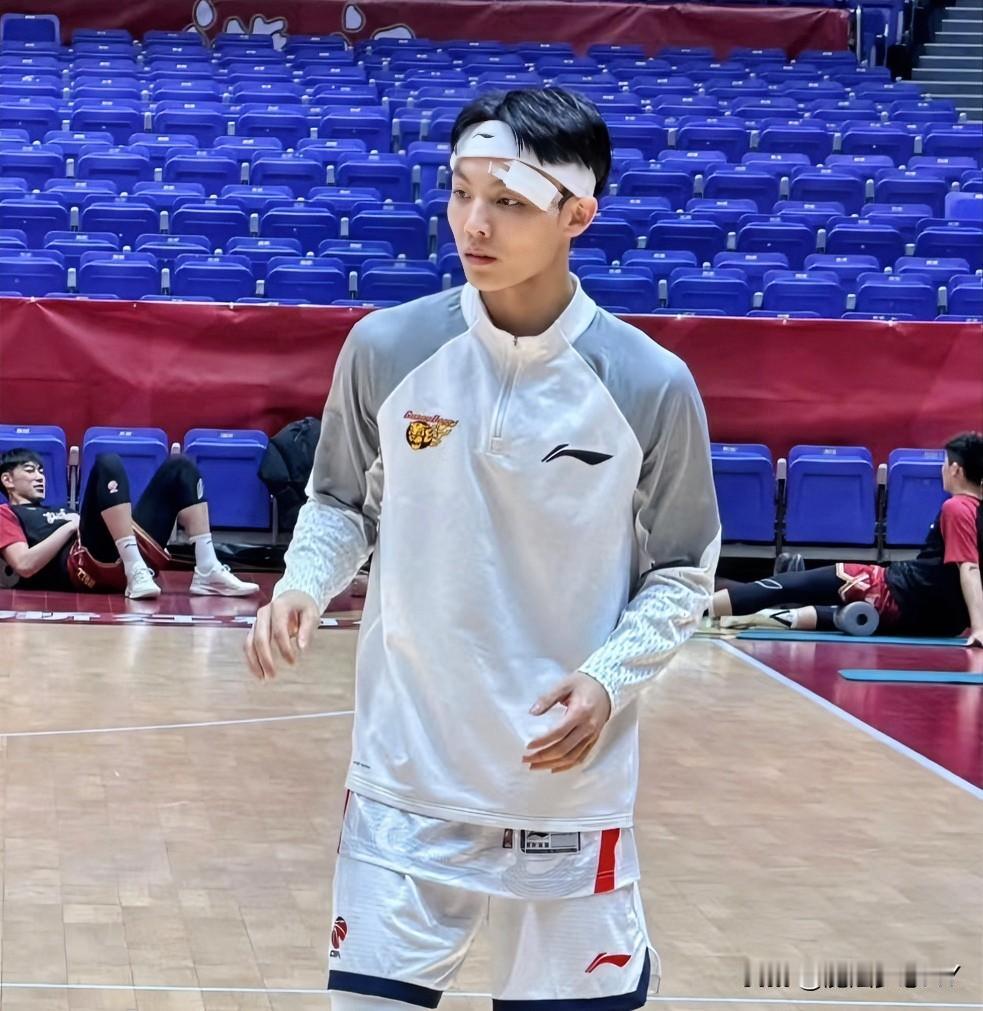 徐杰这次受伤，向所有人展示了一个真相，那就是，CBA的比赛强度真不是NBA