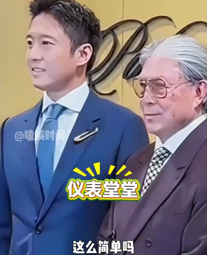 原来这才是霍启山总是穿一身西装的真相。你以为只是穿搭风格这么简单吗？那就大错