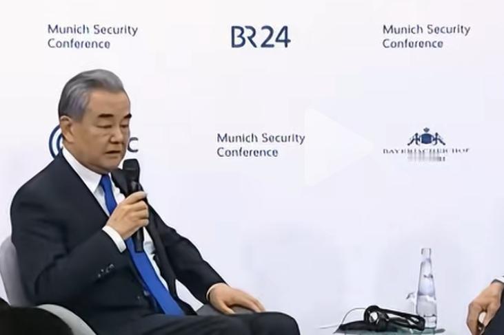 王毅外长在慕尼黑的采访中。王毅外长明确的告诉欧洲。在俄乌问题上，你们不能是旁观