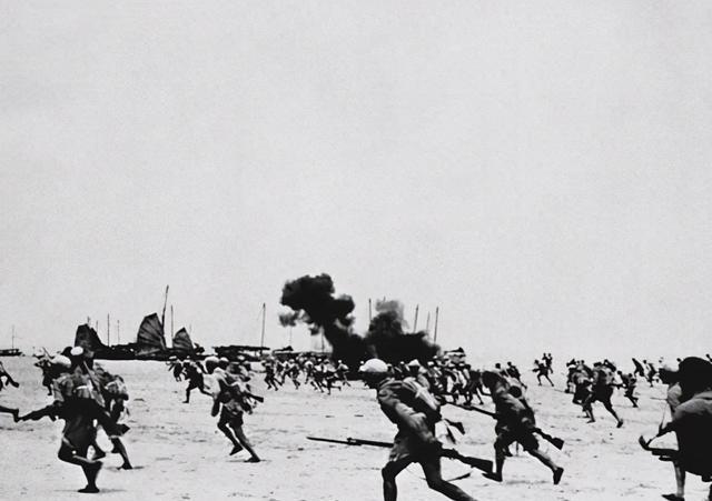 1955年授衔仪式上，作为琼崖三队长之一的马白山在授衔仪式后，找到了老上级冯白驹