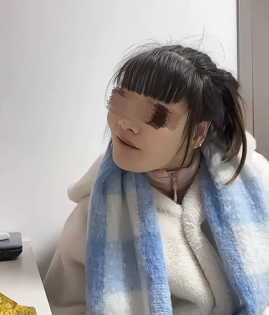 陕西汉中，65岁公公见认知薄弱的儿媳在楼顶晒衣服，心生歹念，偷偷把她叫到卧室，恶