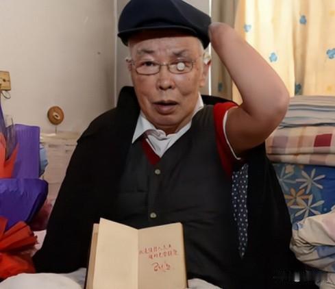 17岁被从死人堆里捡回，截去四肢和左眼后三次求死，军医一句话他活了1950年