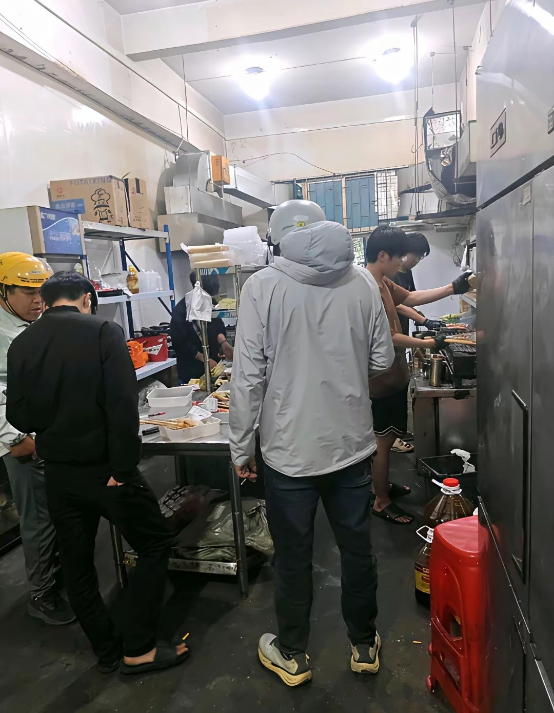 当外卖小哥突然给我发来照片时我的心已经死了，看上去好脏好脏的样子，我实付了40块