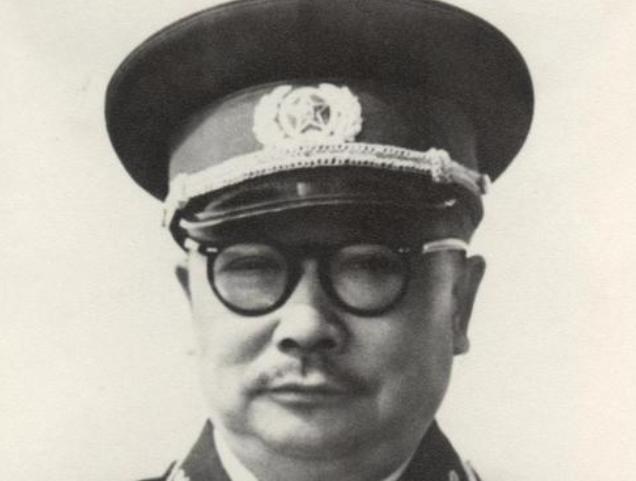 1949年，李克农进毛主席房间看了看床底，脸色大变拔枪就冲向寺庙。1949年，李