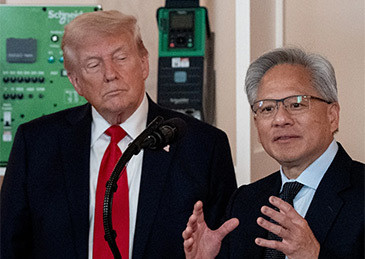 #卖给中国的好处特朗普懂#【黄仁勋吹上了：卖给中国的好处，特朗普懂】英伟达首席