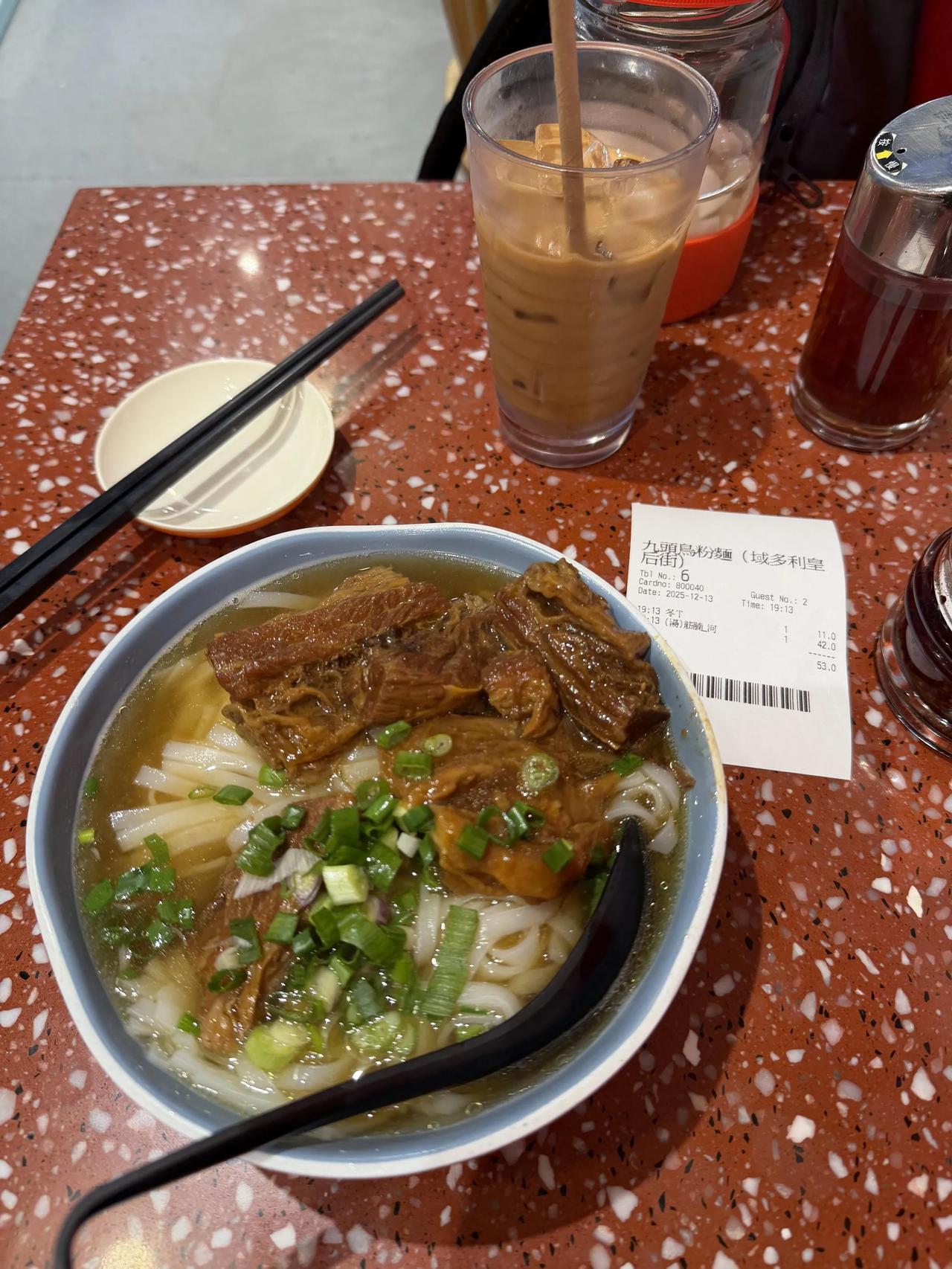 香港的饭贵是贵，可这几块牛肉的分量应该是值这个价格的，在内地从来没见到过，可能没