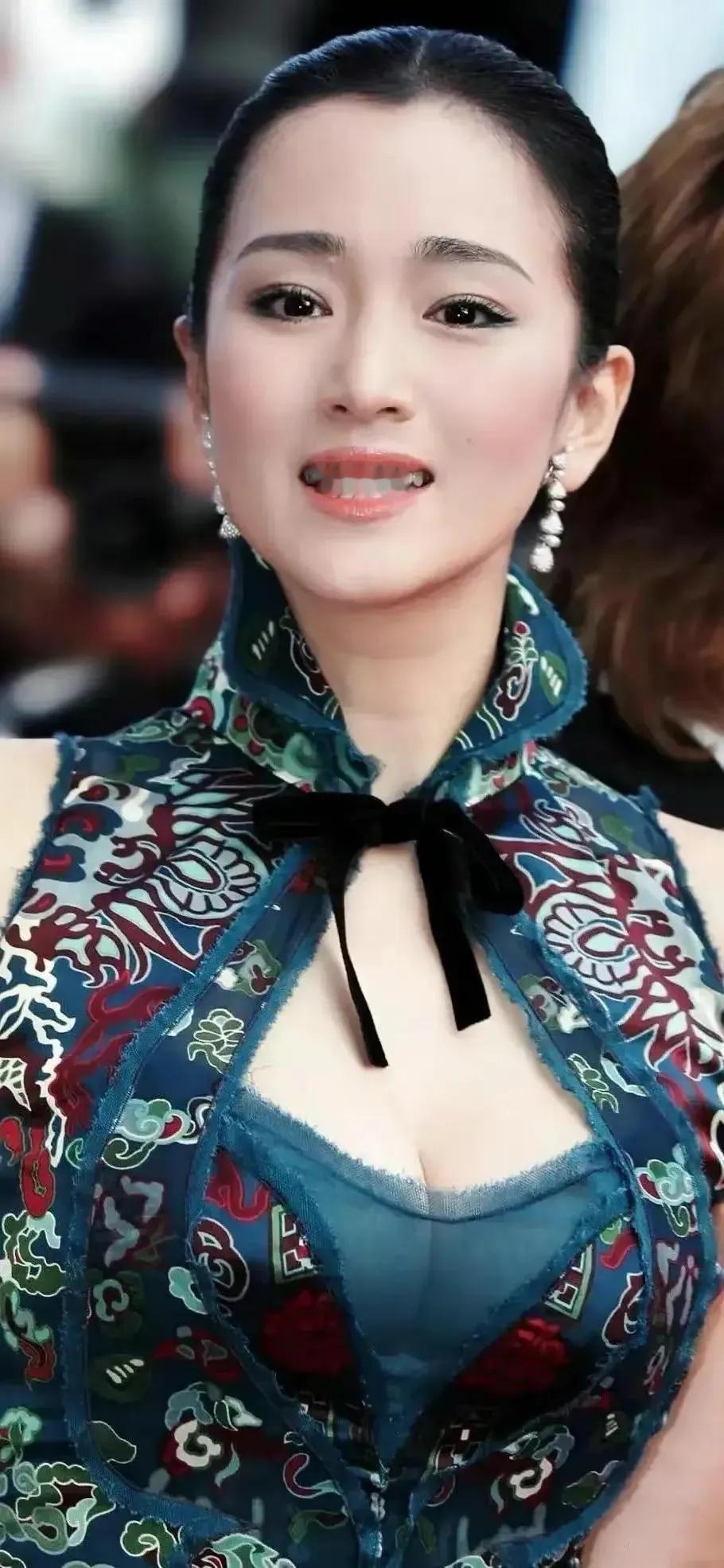 还记得小时候追的那些明星吗？当年荧幕上光彩照人的帅哥美女，现在一个个都老了。男神
