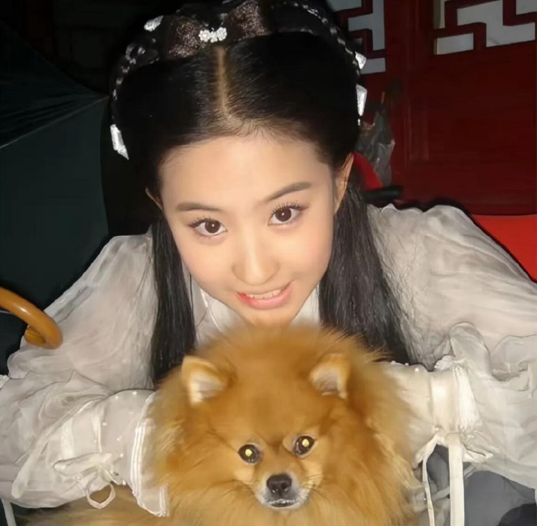 茜茜粉丝们，拿去不谢。