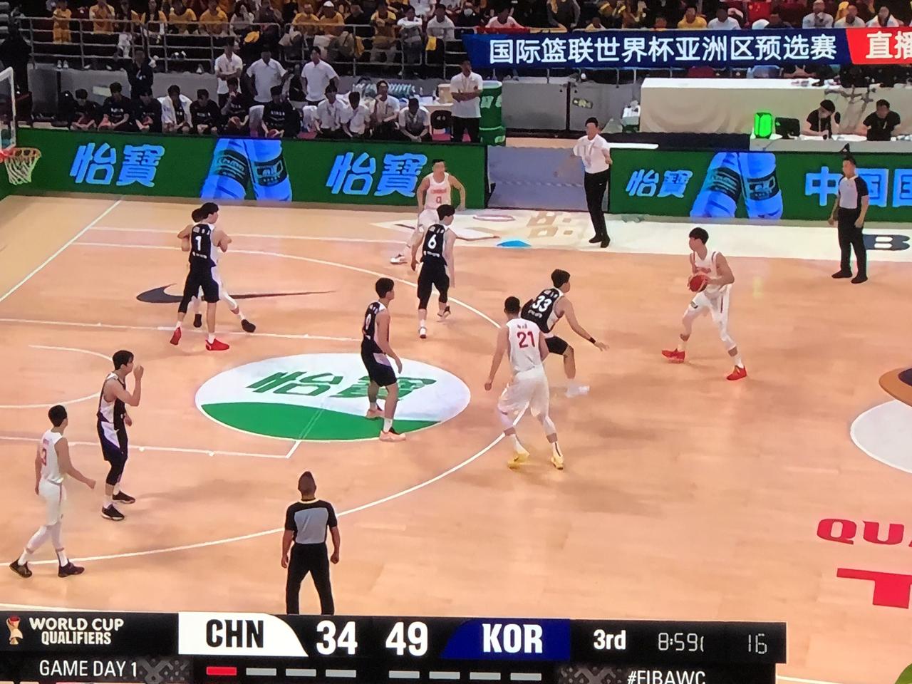 落后15分，这就是永周琦首发的结果。周琦根本不用力防守。篮下技术比胡金秋差太多。