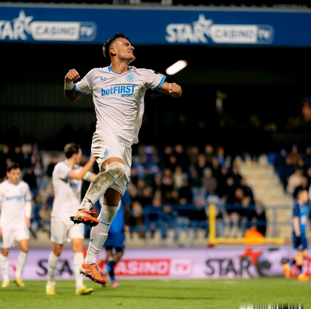 国米名宿斯坦科维奇的儿子，真不坑爹。在比甲第9轮，19岁的亚历山大·斯坦科维