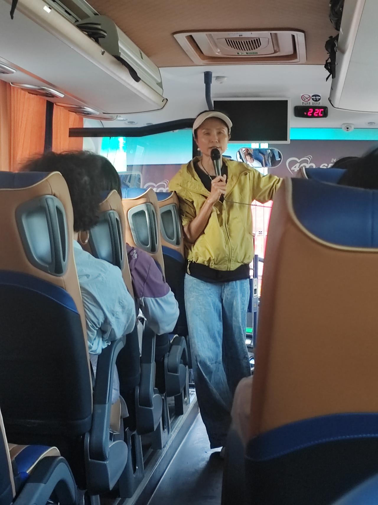 此行新疆之旅，沿途风光大美山河，而最让人难忘的是我们的导游。讲解引经据典，细说历