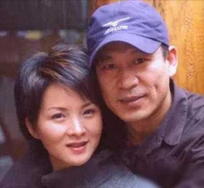 27岁谢兰嫁给大11岁师小红，约定丁克，11年后改变主意。谢兰与师小红年