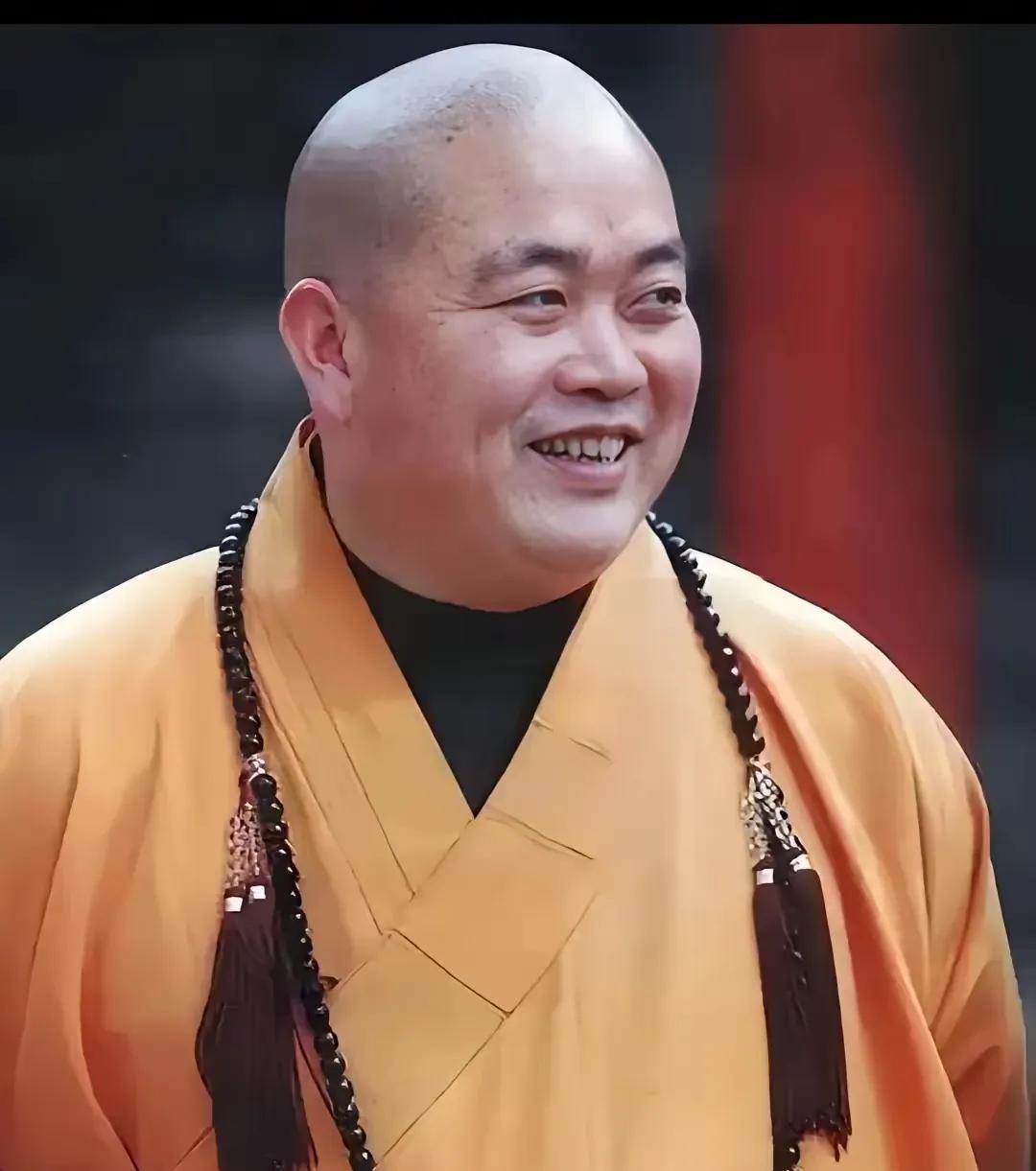 释永信与傅彪怎么这么像啊？查了一下两人的关系，原来竟是师徒关系，年长两岁的付彪竟