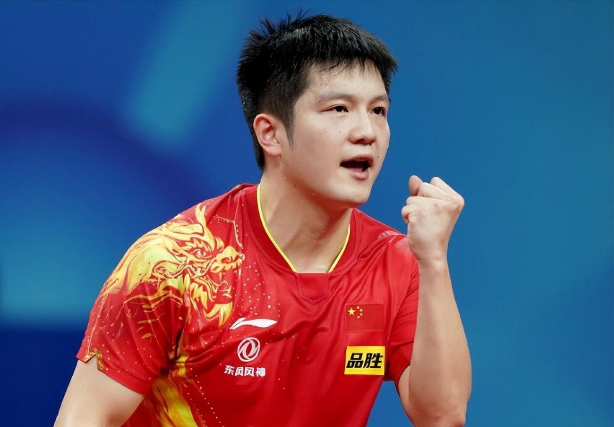 德国人彻底疯了。为了留下一个中国男人，他们直接把俱乐部股份转让书拍在桌上，甚至