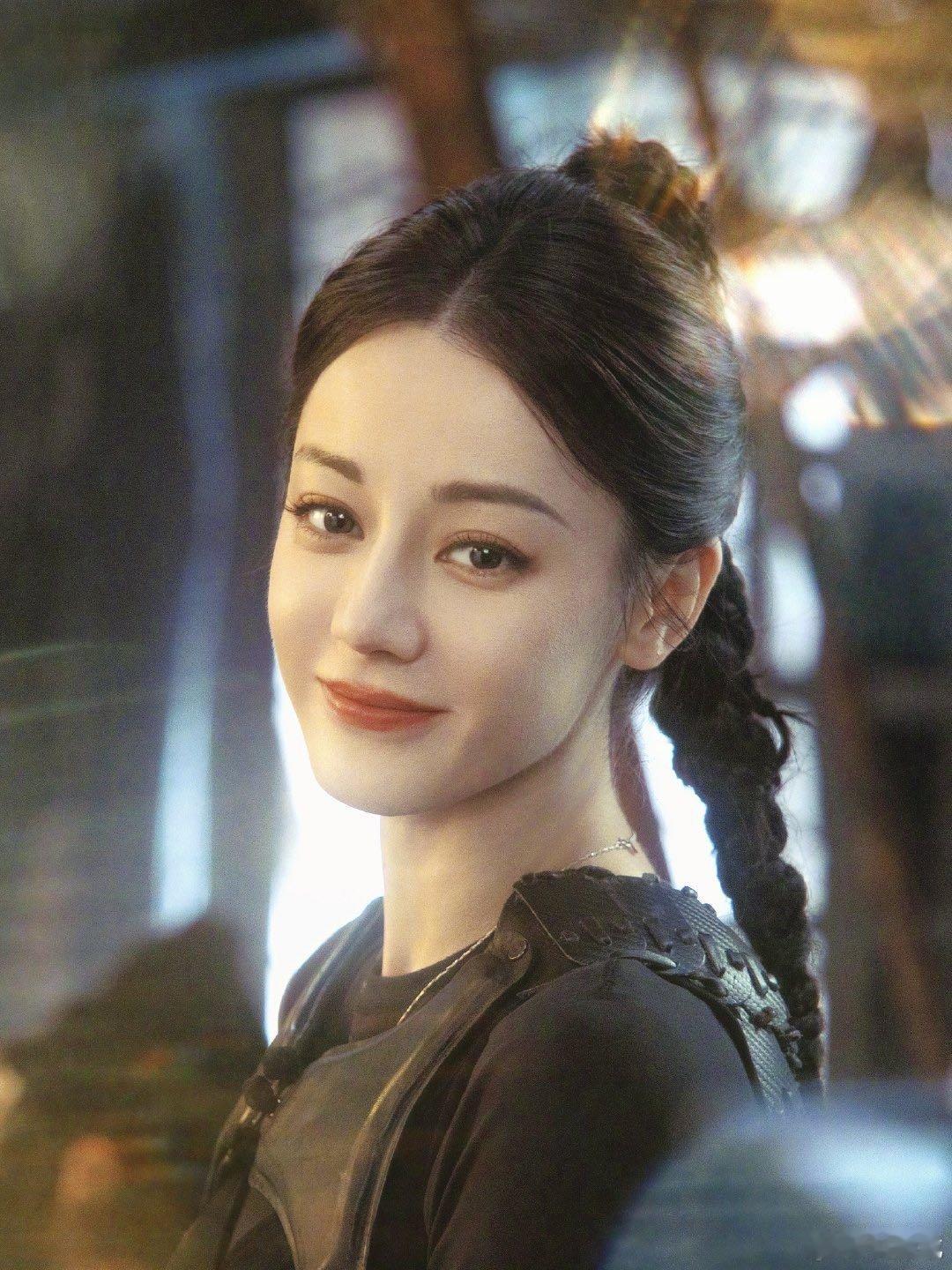 迪丽热巴《枭起青壤》追剧团进场即高光，镜头自动锁定，聂九罗从剧里走来既视感，生图