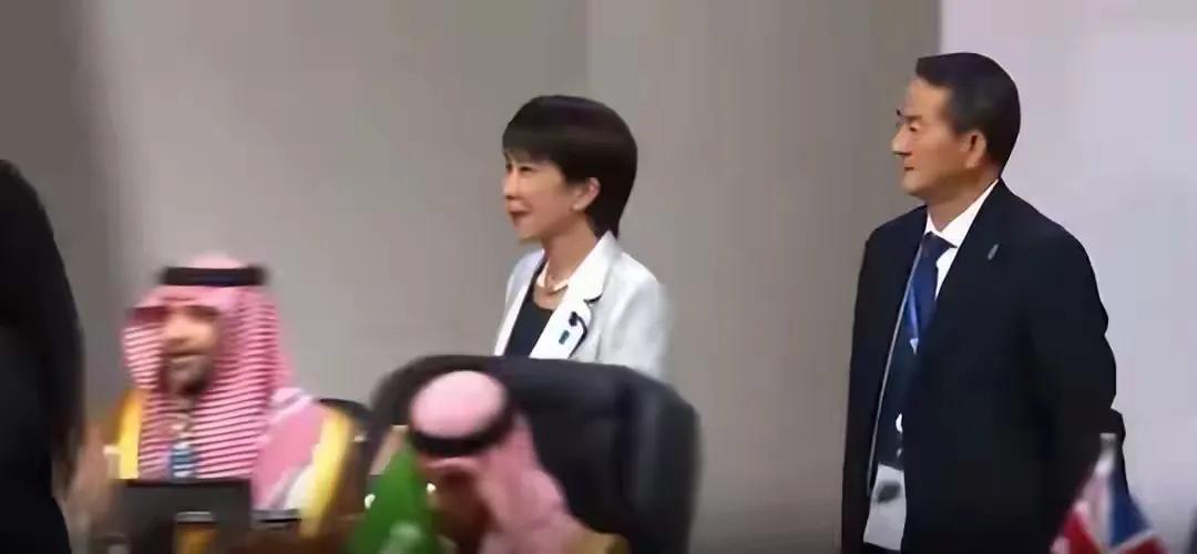 日本首相伸手遭无视！韩国总统的冷漠背后藏着这些大招