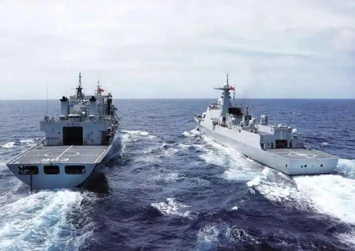 中国在一年之内下水了5艘903A型综合补给舰，一两年之内，中国海军就将拥有14艘