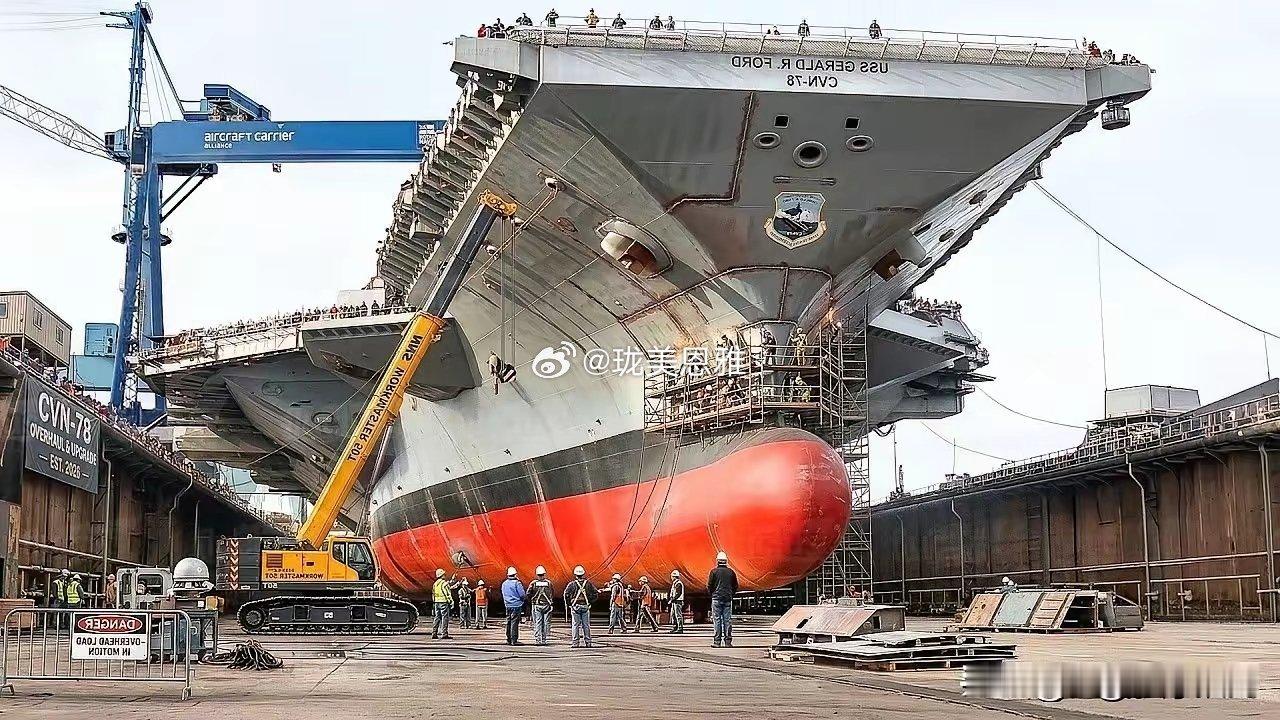 没想到航母舰体下面这么大，难怪游在海面上四平八稳的​​​