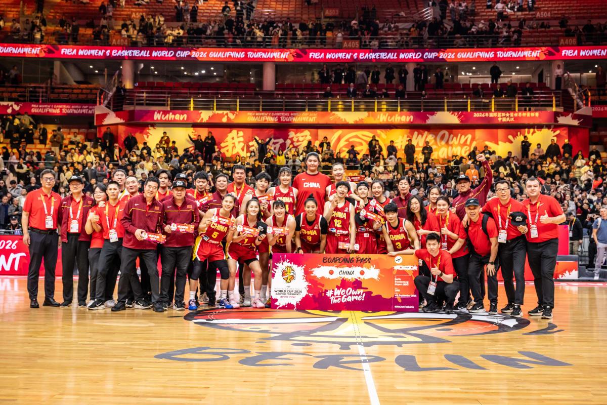 萌生去意？中国女篮合影中，没找到宫鲁鸣。3月15日晚，中国女篮84-74战胜捷