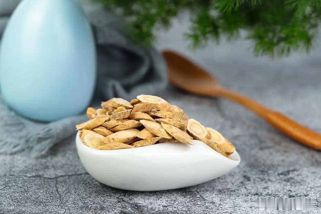 当归就是个百效药，不输鹿茸平价喝得起，常用的经典配伍全告诉你第一个是当归+黄芪，