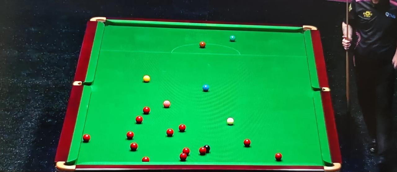 她用了127秒，撕开了斯诺克23年的性别天花板。这不是练习赛。是单局限时赛正