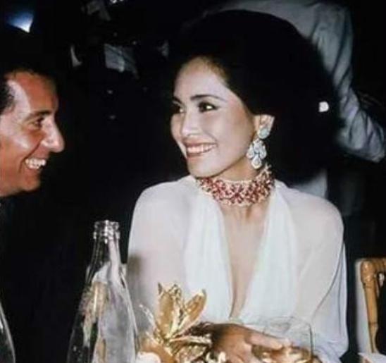 1959年，印尼总统秘密访日，日本人知道他好色，专门为他安排了一名19岁的绝色艺